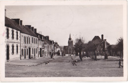 GUERLESQUIN EN FINISTERE LE HAUT DE LA PLACE  CPA CIRCULEE VOIR VERSO - Guerlesquin