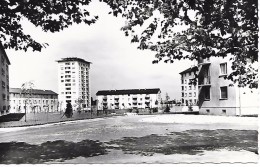Delcampe - BONDY  ( 93 )  -  Cité Du Stade  ( C.P.S.M.  , Pt  -  Ft  ) - Bondy