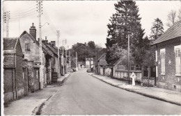 CARTE POSTALE    SONGEONS 60  Rue Tauchard - Songeons