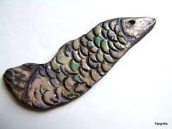 Pendentif Poisson Céramique Raku émaillé écru Vert Bleu Artisanal Environ 107x30x6mm   Une Superbe Pièce De Créateur Réa - Perle