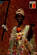 SENEGAL..BELLE FEMME..PARURE DE FETE ..CPM ANIMEE - Senegal