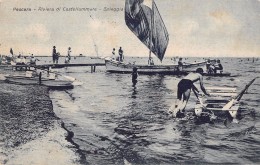 04888 "PESCARA - RIVIERA DI CASTELLAMMARE - SPIAGGIA" ANIMATA, BARCHE. CART SPED 1931 - Pescara