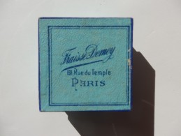 Petite Boîte Carrée De 4 Cm/4cm Du Joaillier Fraisse Demery 191, Rue Du Temple à Paris. - Altri & Non Classificati