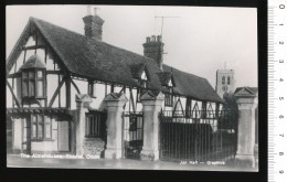 2 Scans / The Almshouses Thame - Oxon  / Almshouse / Verso Timbre Non Tamponné Colombes Sous Un Parapluie / CP 68/28 - Altri & Non Classificati