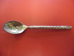 Superbe Petite Cuillère Argenté Ciselée Ancien Et Non Servit - Spoons