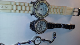 LOT DE 3 MONTRES QUARTZ - Moderne Uhren