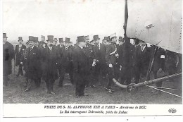 Aérodrome De BUC - Visite De S.M. ALPHONSE XIII à Paris - Le Roi Interrogeant Debroutelle, Pilote Du Zodiac - Buc