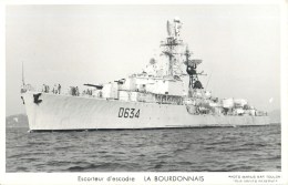 ESCORTEUR D'ESCADRE LA BOURDONNAIS PHOTOGRAPHE TOULON MARIUS BAR MARINE NAVIRE DE GUERRE PAQUEBOT BOAT TRANSPORT BATEAU - Warships