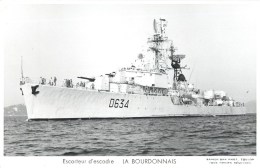 ESCORTEUR D´ESCADRE LA BOURDONNAIS PHOTOGRAPHE TOULON MARIUS BAR MARINE NAVIRE DE GUERRE PAQUEBOT BOAT TRANSPORT BATEAU - Warships
