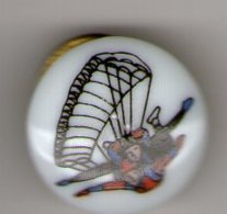 PIN S PORCELAINE  THOSCA    PARACHUTISME - Parachutisme