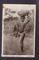 CPA SIERRA LEONE - Carrying Her Calabash - SUPERBE PLAN JEUNE FILLE - Sierra Leone