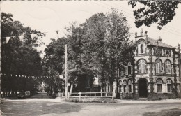 27 - MUIDS - La Place De La Poste , L´Avenue - Muids