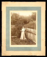 Woman In Yard, Near Graz? / Cardboard Dimension Cca 19x23 Cm, Photo Dimension 10.7x14 Cm / 2 Scans - Alte (vor 1900)