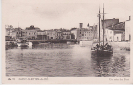 ST MARTIN DE RE (17) Un Coin Du Port (Hôtel De France / Garage Renault / Voilier ) - Saint-Martin-de-Ré