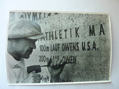 OLYMPIA 1936 - Band II - Bild Nr 198  Gruppe 58 - Gravage Des Noms Des Champions Olympiques (Jesse OWENS) - Deportes
