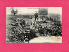 15 CANTAL, CARLAT, Vue De L'Escalier De La Reine Et Du Plateau Basaltique, Animée, (P. Malroux) - Carlat