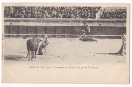 Course De Taureaux - Toréador Au Moment De Porter L'estocade. Cliché RARE - Corridas