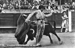 Delcampe - Corrida De Toros - El Famoso "Pase De Esmeraldas" De Tirado - Carte N° 28 - Stierkampf