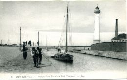 N°349 K -cpa Ouistreham -passage D'un Yachts - - Ouistreham