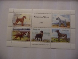 BLOC  FEUILLET    CHIENS   ANNEE  1983       NEUF  LUXE** - Blocs-feuillets