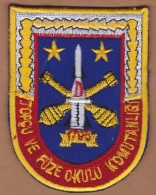 AC - TURKISH AIR FORCE - ARTILLERY AND MISSILE SCHOOL COMMAND PATCH # A - Scudetti In Tela