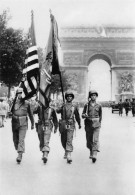 75-PARIS- LIBERATION DE PARIS, LES DRAPEAUX AMERICAINS AU DEFILE- AMERICAN FLAGS AT THE MILITARY PARADE - Arc De Triomphe