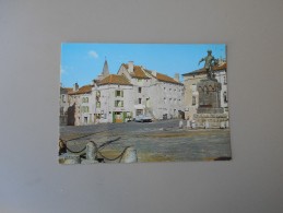 LOZERE CHATEAUNEUF DE RANDON LA PLACE ET STATUE DU GUESCLIN    CAFE DE L'UNION - Chateauneuf De Randon