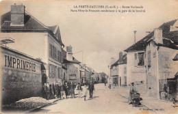 77-LA FERTE-GAUCHER- ROUTE NATIONALE, PARIS-VITRY LE FRANCOIS, CONDUISSANT A LA GARE DE LA LOCALITE - La Ferte Gaucher