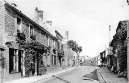 77-BARBIZON- LA GRANDE RUE ET L'HÔTEL DE LA CLEF D'OR - Barbizon