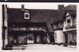 United Kingdom PPC XVII. Century Courtyard, George Hotel, Huntingdon Echte Real Photo Véritable (2 Scans) - Huntingdonshire