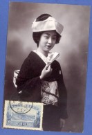 CARTE PHOTO - JAPON -  GEISHA - à L' EVENTAIL - CARTE ETHNIQUE - Cartonnage épais. - Asien