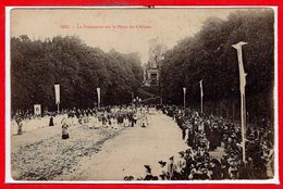 Delcampe - 14 - VIRE -- La Procession  Sur La Place  Du Chateau - Vire