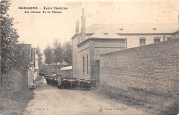 80-DOULLENS-ECOLE MODERNE, AU RETOUR DE LA MESSE - Doullens