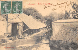 78-HOUDAN- UN LAVOIR SUR L'OPTON - Houdan