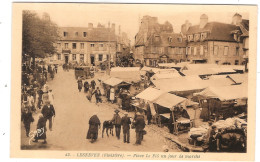 CPA Lesneven Place Le Flô Un Jour De Marché Café Des Voyageurs  29 Finistère - Lesneven