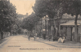 78-MEULAN-HARDRICOURT- LA DESCENTE DE LA GARE - Meulan