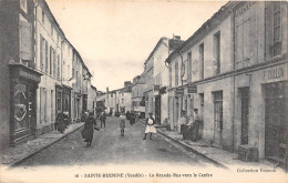 85-SAINTE HERMINE- LA GRANDE RUE VERS LE CENTRE - Sainte Hermine