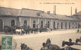 85-LA ROCHE SUR YON- LA COUR DE LA GARE - La Roche Sur Yon