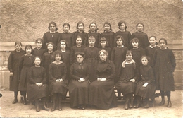 03 MOULINS CARTE PHOTO B SCHARLOWSKY CLASSE DU LYCEE DE JEUNES FILLES LE MËME HABIT CHEVEUX ATTACHES - Moulins