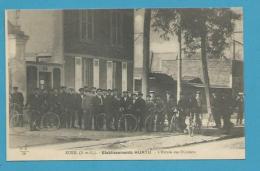 CPA 56 - Entrée Des Ouvriers Etanlissements HURTU à RUEIL 62 - Rueil Malmaison