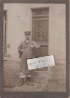 SAINT-LEU - Charles FOGGER , Employé à La Cie Gle Des Eaux  ( Photo  18 Cm X 13 Cm Sur Support Cartonné ) Très Rare - A Identifier