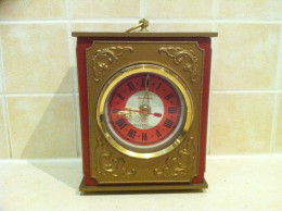 Clock 1988 Made USSR Russia - Wandklokken