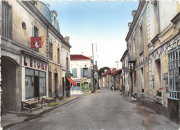 86-LES TROIS-MOUTIERS- LA RUE PRINCIPALE - Les Trois Moutiers