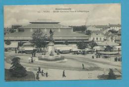 CPA 235 - Marché Couvert Et Place De La République VICHY 03 - Vichy