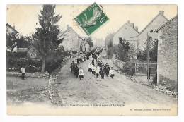 SAINT-GERVAIS-D'AUVERGNE (cpsm 63)   Une Procession à St-Gervais-d'Auvergne -   - L 1 - Saint Gervais D'Auvergne