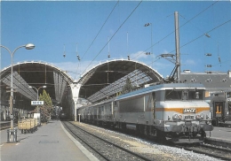 ALPES MARITIMES  06  NICE   TRAIN CORAIL EN GARE   CHEMIN DE FER - Schienenverkehr - Bahnhof