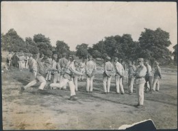 Cca 1914 A 32-es újoncok Játéka. Müllner Jelzett Fotó, Kis Hibával - Sonstige & Ohne Zuordnung