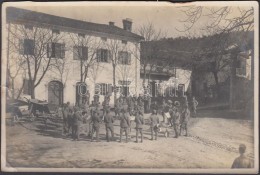 1917 I. Világháború Katonazenekar Próbál Egy Cseh Kisvárosban / Military... - Autres & Non Classés