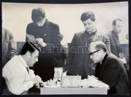 Cca 1950-1970 Sakkozók, Népszabadság Sajtófotó, 13x18 Cm. - Autres & Non Classés