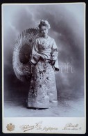 Cca 1900 Japán Ruhás Lány, Zelesny Károly (Pécs), Jó állapotban,... - Autres & Non Classés